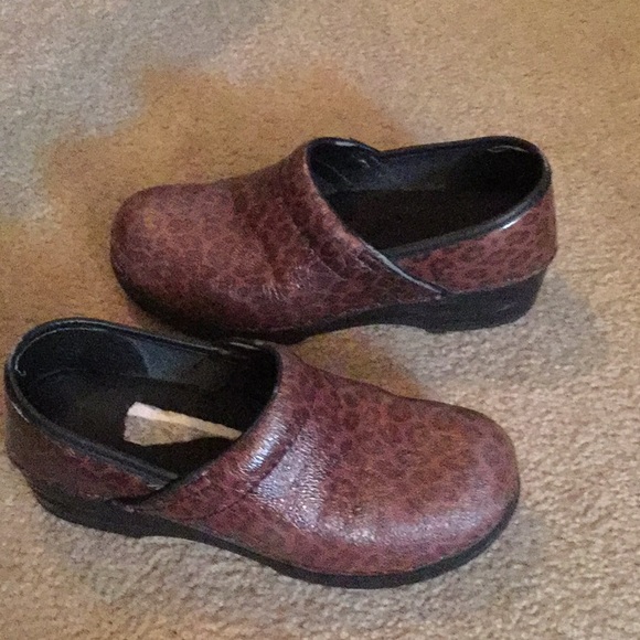 Clocs Shoes - Picture 2 of 7